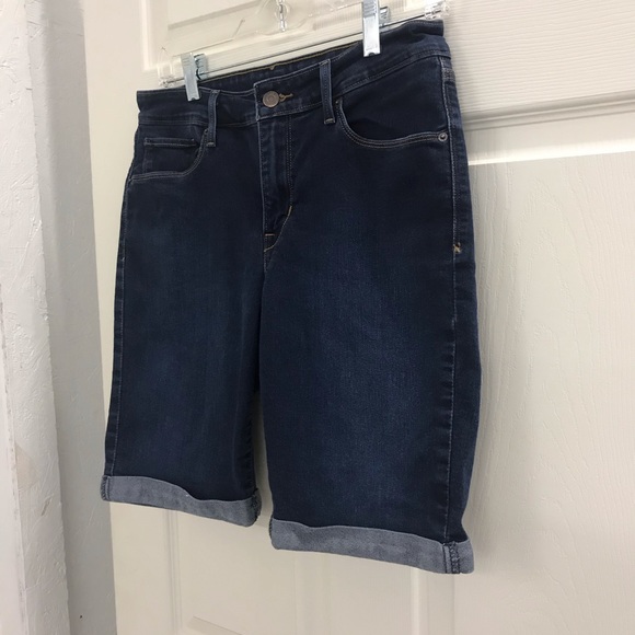 Women’s Levi shorts - Picture 5 of 9